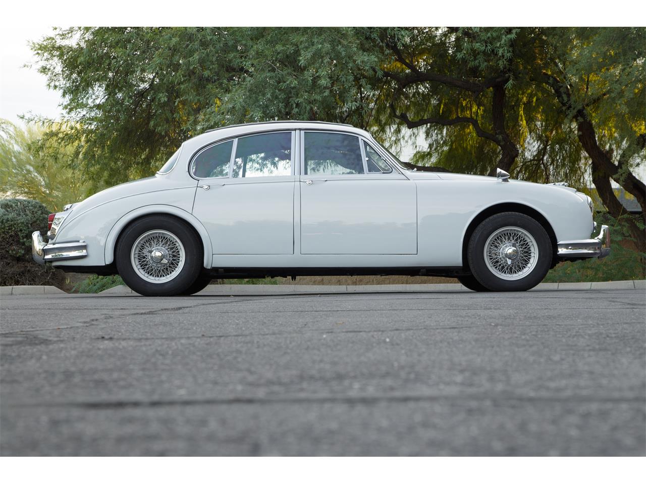 Jaguar-Mark-ii-1962-Pearl-Gray-Black-4