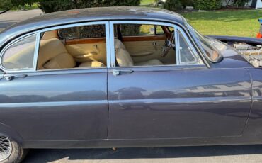 Jaguar-Mark-x-1963-Blue-Tan-1