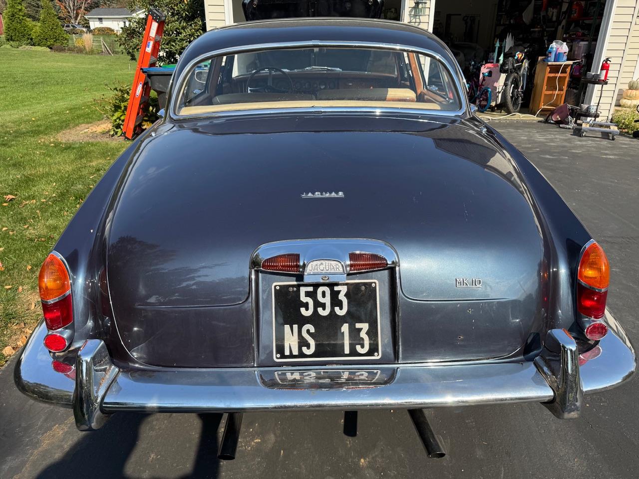 Jaguar-Mark-x-1963-Blue-Tan-2