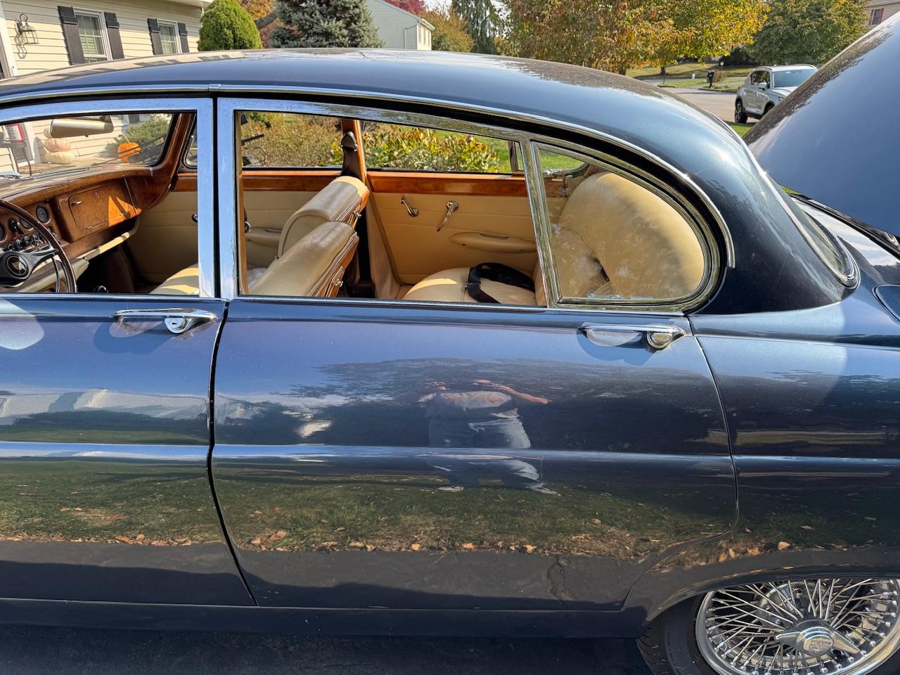 Jaguar-Mark-x-1963-Blue-Tan-24