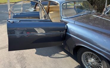 Jaguar-Mark-x-1963-Blue-Tan-29