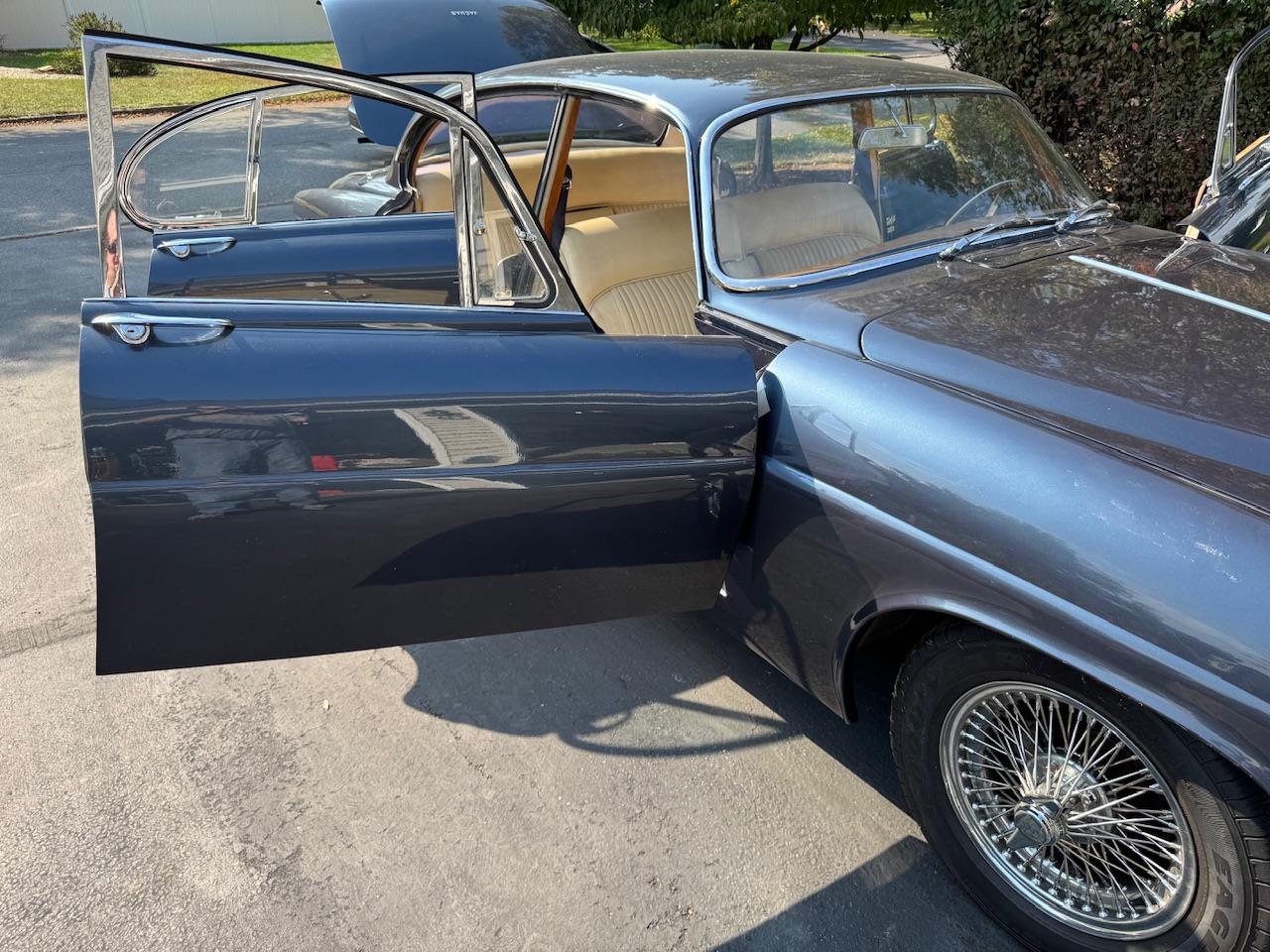 Jaguar-Mark-x-1963-Blue-Tan-29