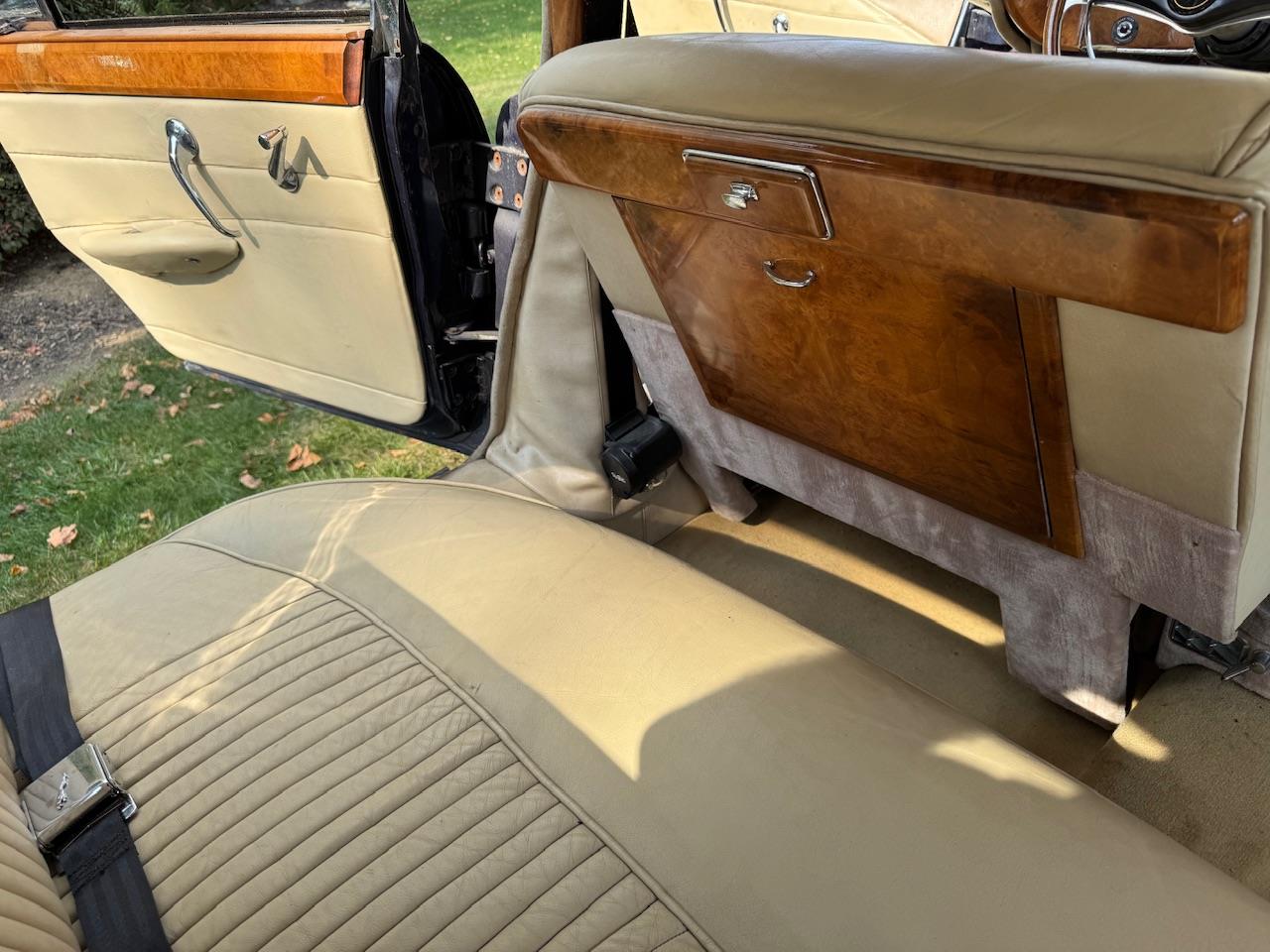 Jaguar-Mark-x-1963-Blue-Tan-3