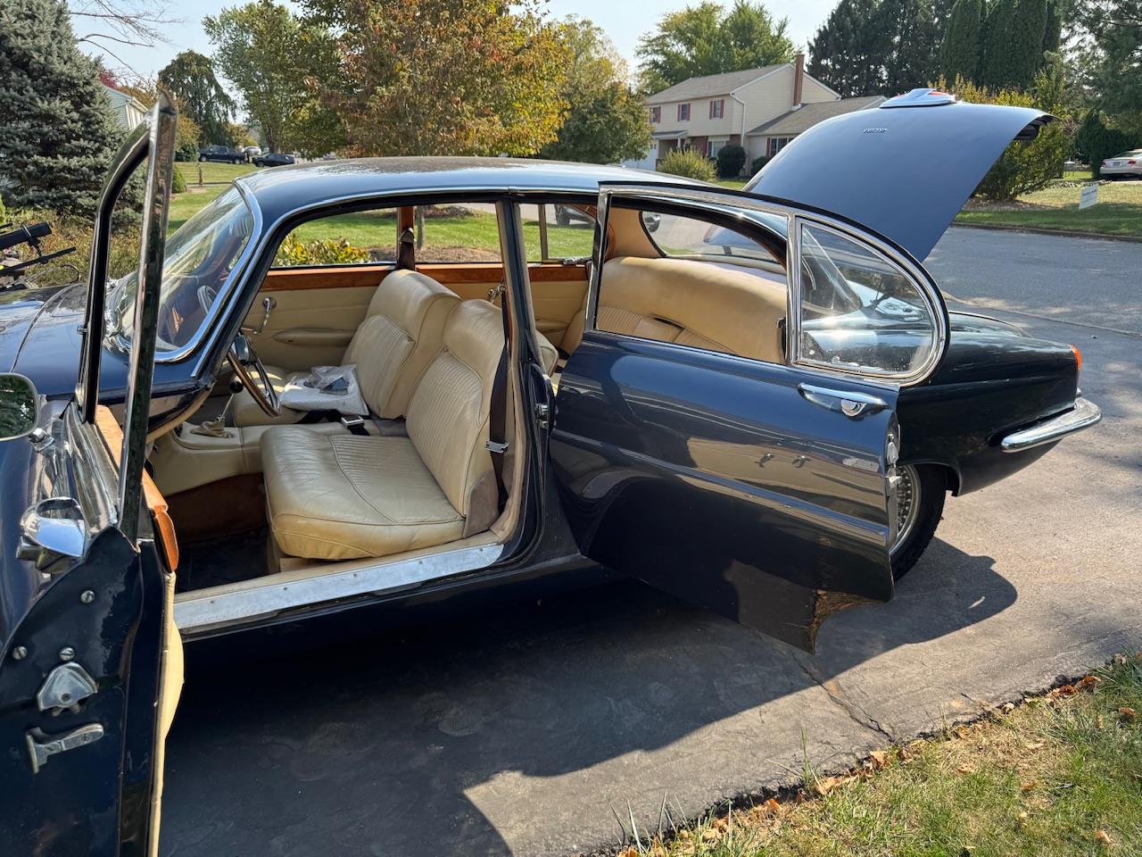 Jaguar-Mark-x-1963-Blue-Tan-39
