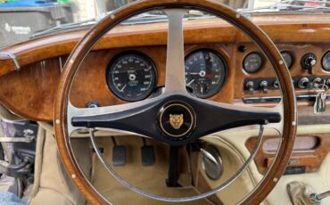 Jaguar-Mark-x-1963-Blue-Tan-45