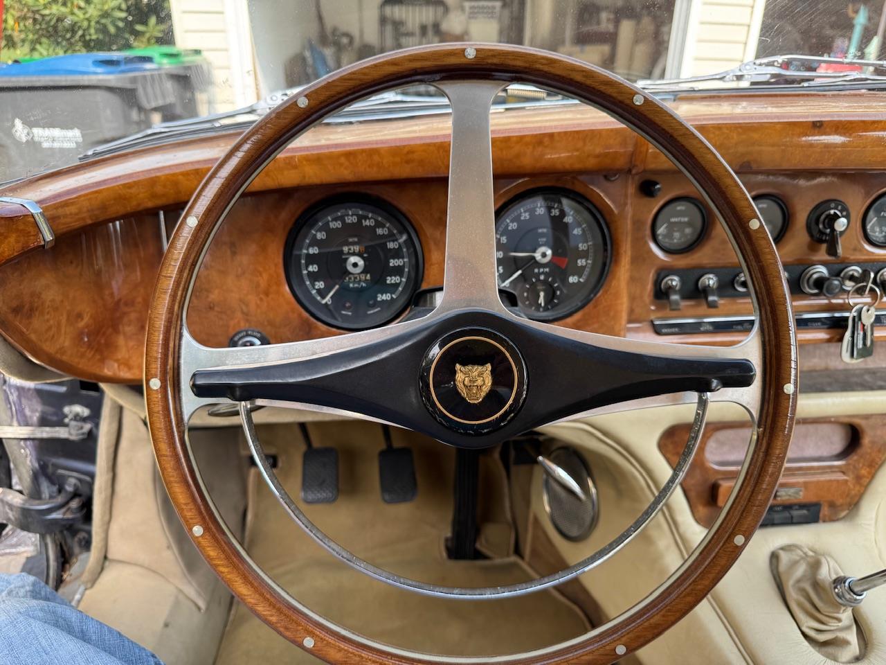 Jaguar-Mark-x-1963-Blue-Tan-45