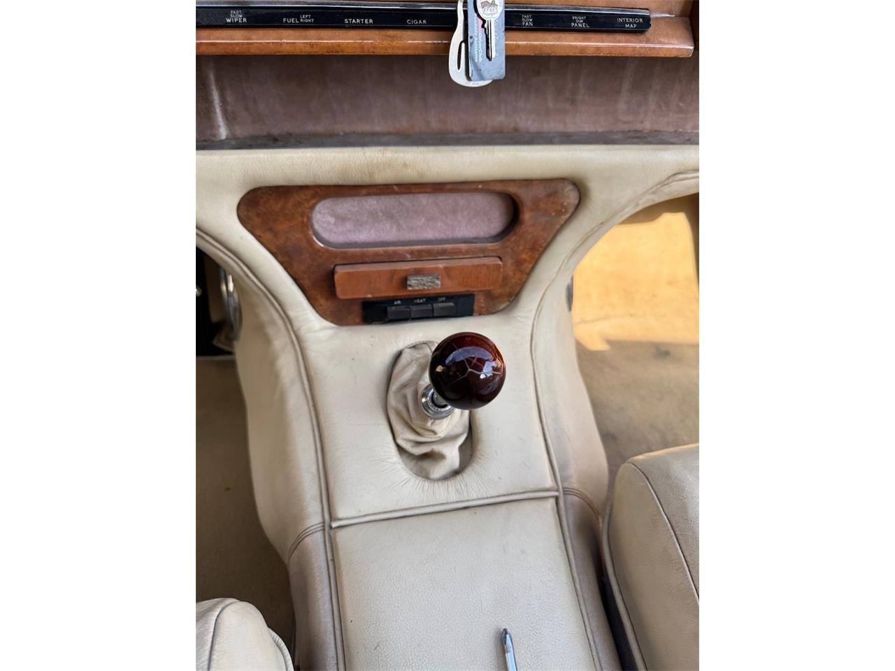Jaguar-Mark-x-1963-Blue-Tan-46