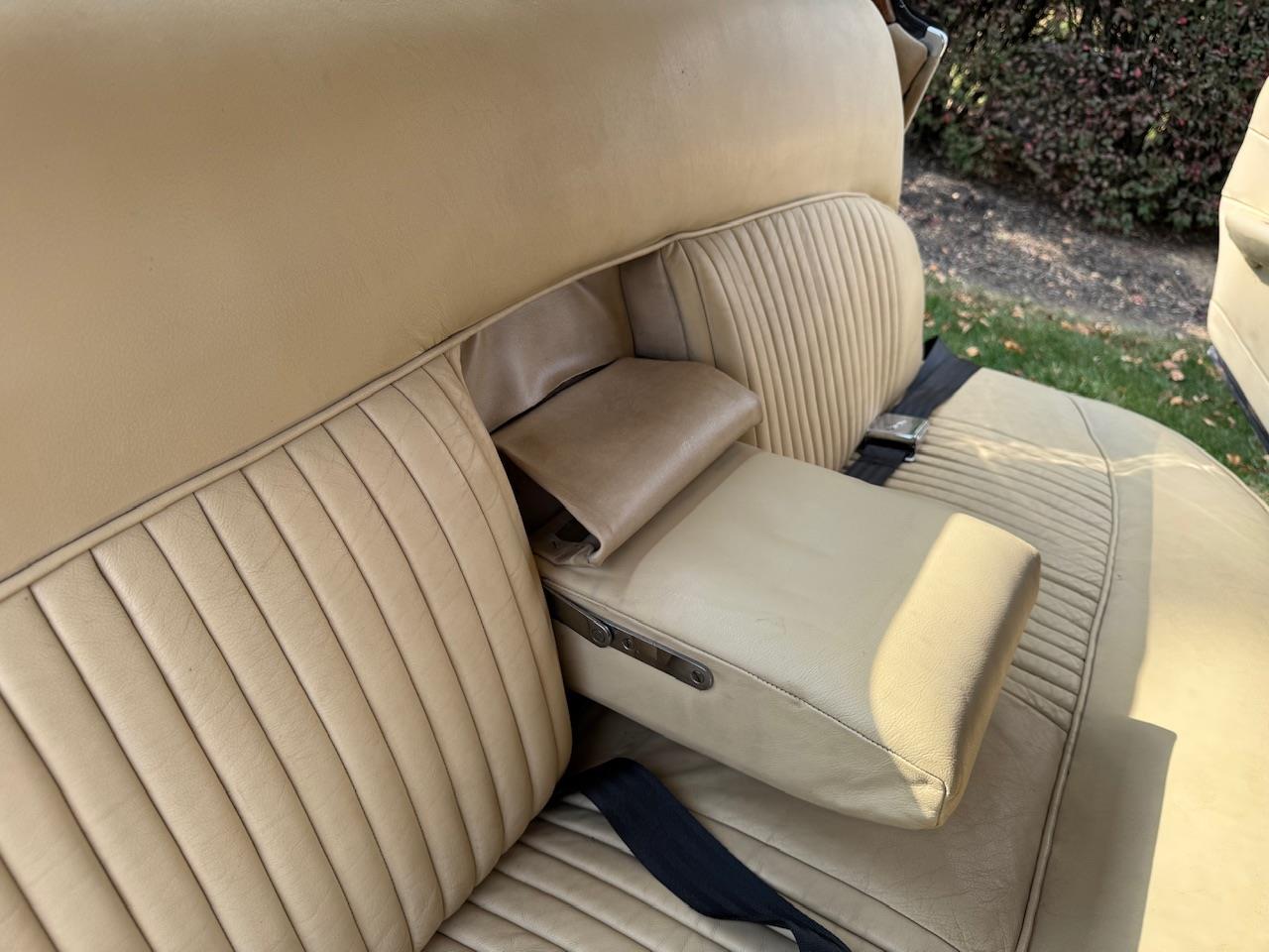 Jaguar-Mark-x-1963-Blue-Tan-55
