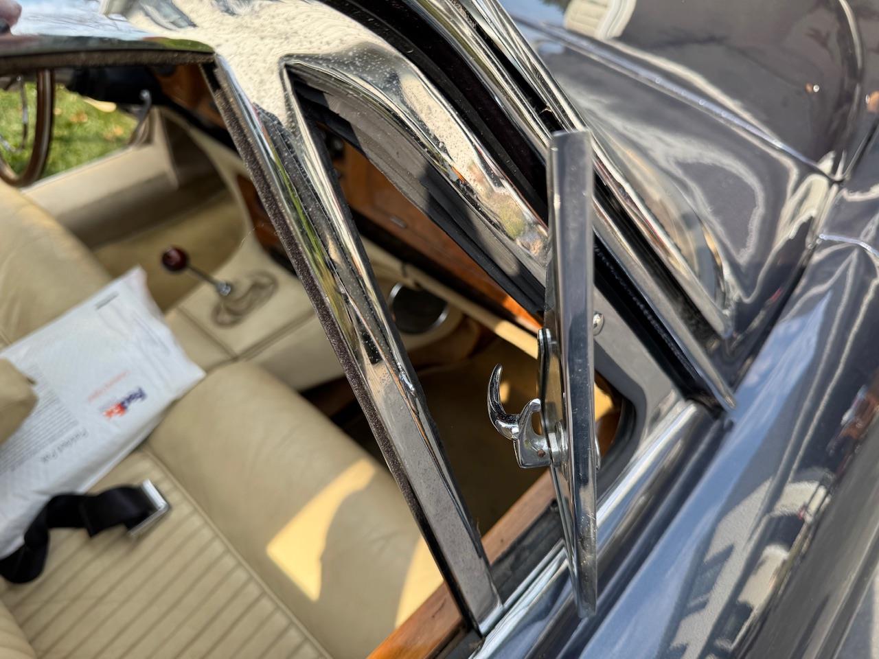 Jaguar-Mark-x-1963-Blue-Tan-60