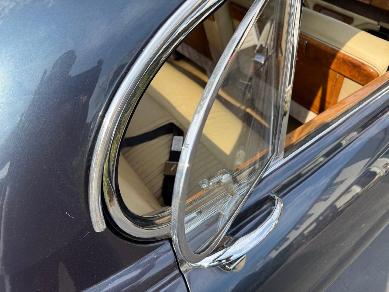 Jaguar-Mark-x-1963-Blue-Tan-61
