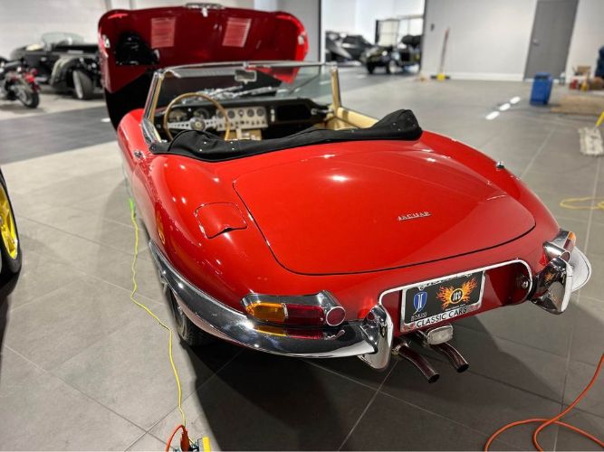 Jaguar-Other-1963-Red-Black-12