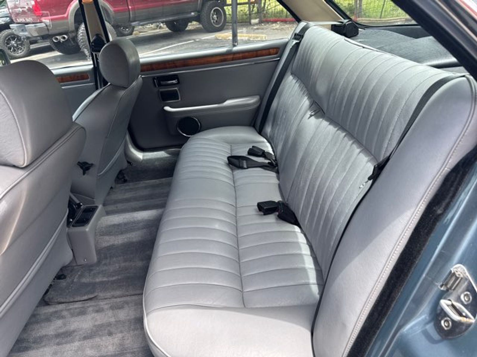 Jaguar-XJ-1986-Sedan-10
