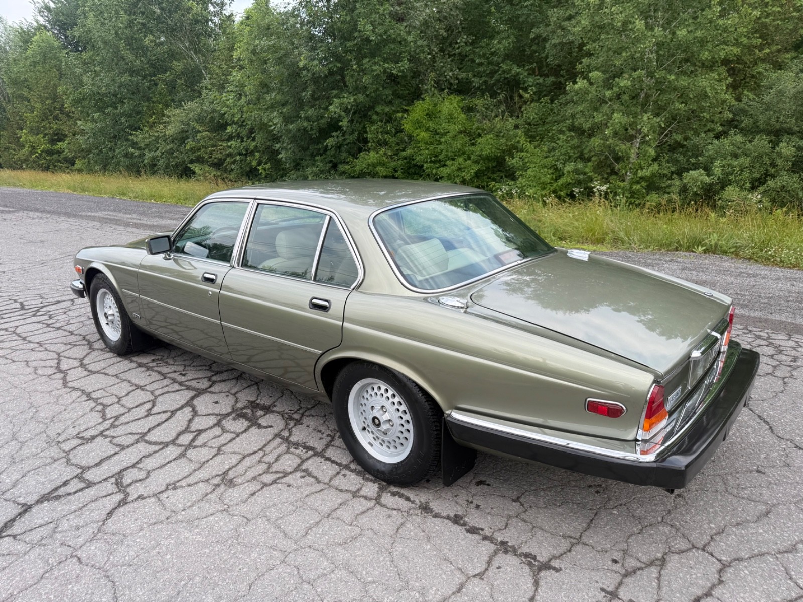 Jaguar-XJ-1987-Sedan-1