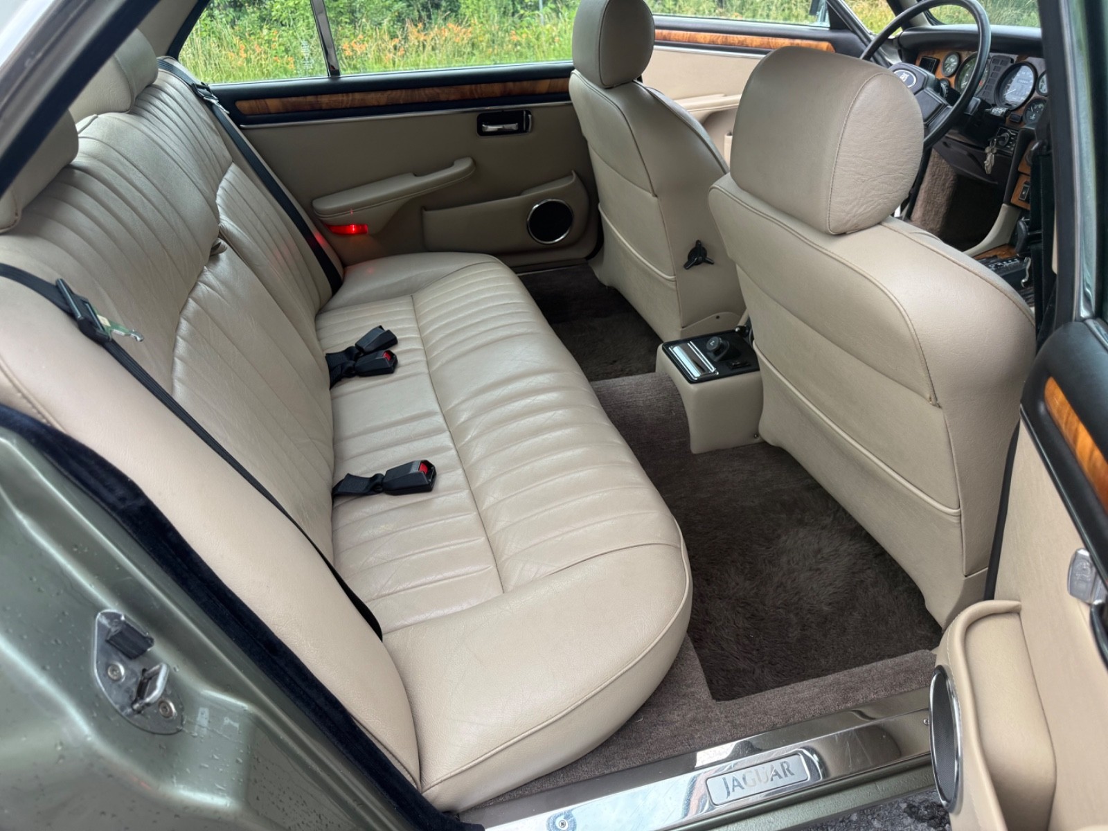 Jaguar-XJ-1987-Sedan-13