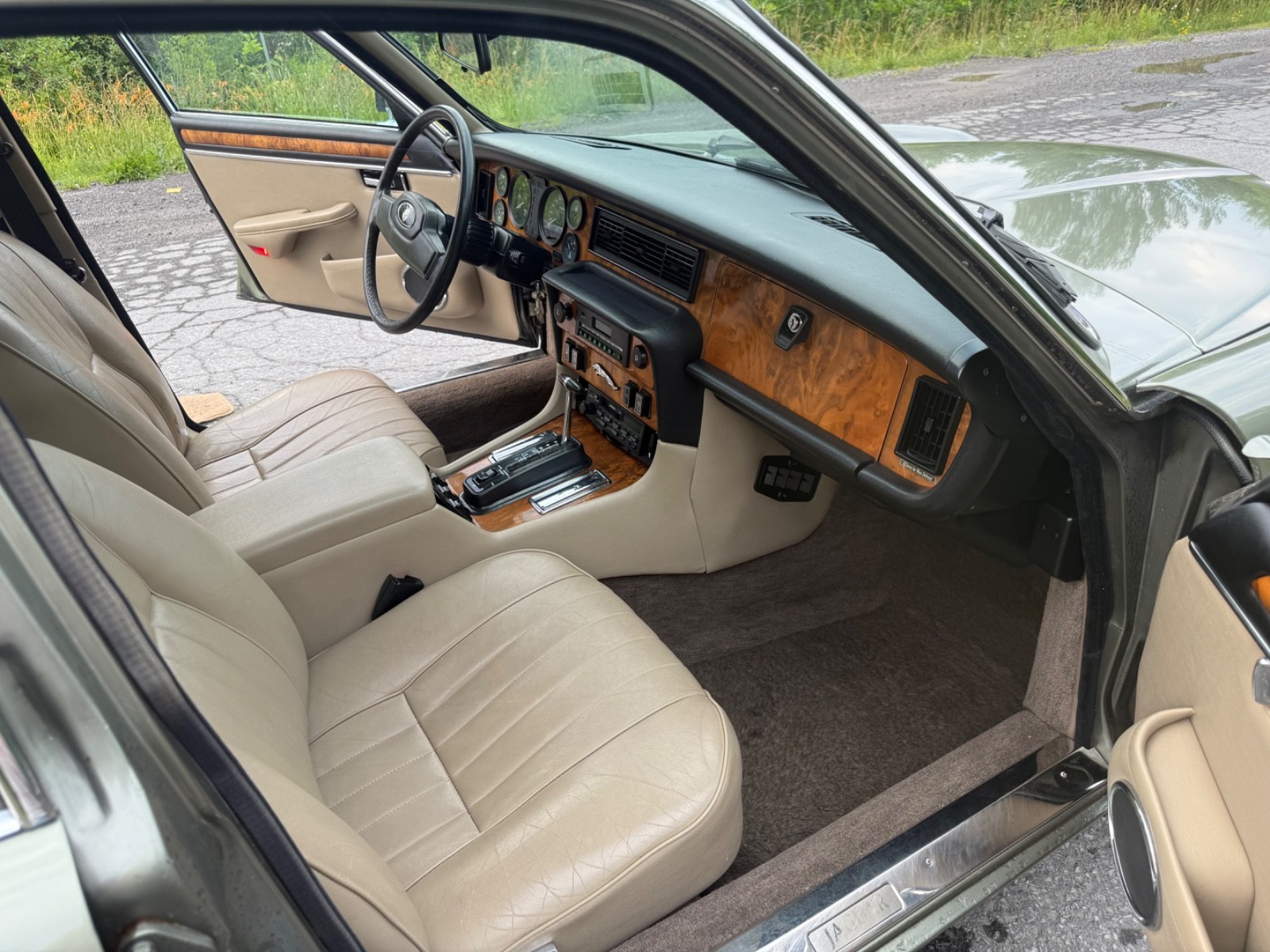 Jaguar-XJ-1987-Sedan-15