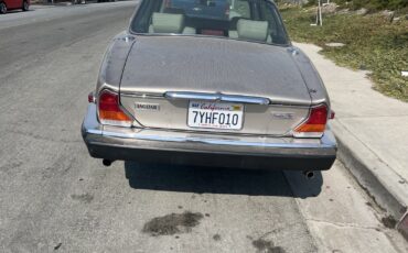 Jaguar-XJ-1987-Sedan-2