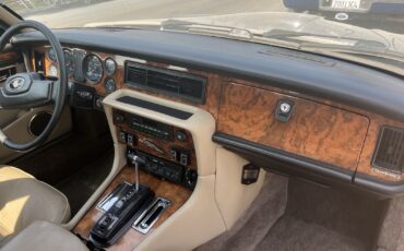 Jaguar-XJ-1987-Sedan-3