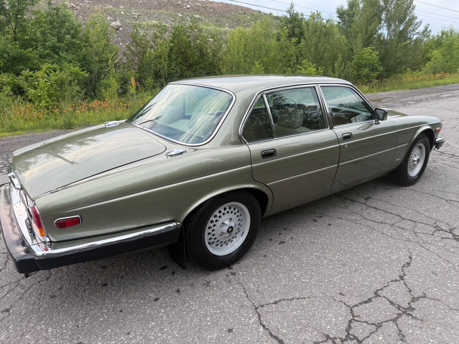 Jaguar-XJ-1987-Sedan-3