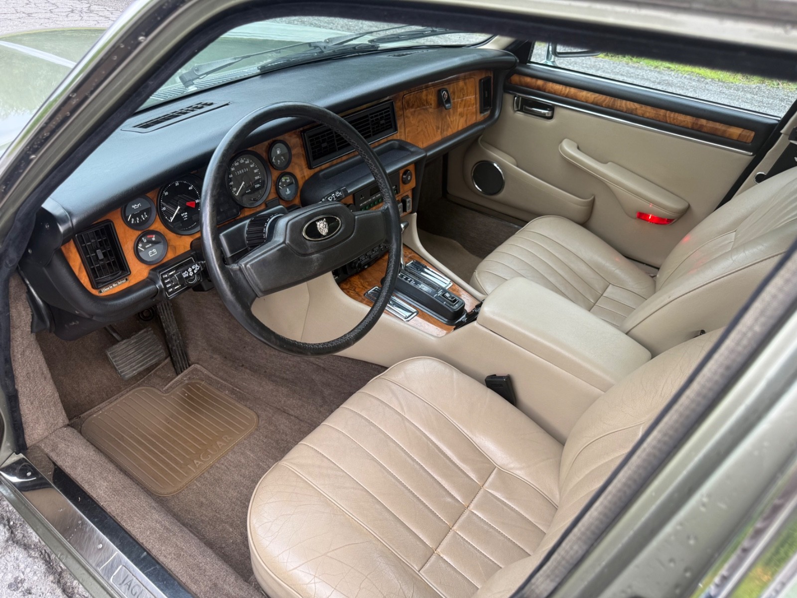 Jaguar-XJ-1987-Sedan-8