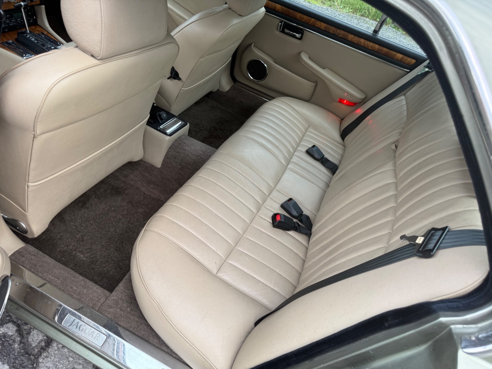 Jaguar-XJ-1987-Sedan-9