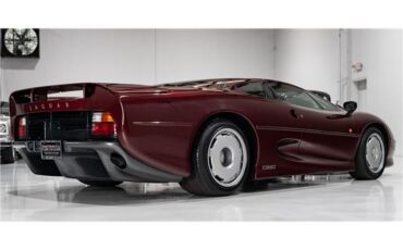 Jaguar-XJ220-1993-Coupe-13