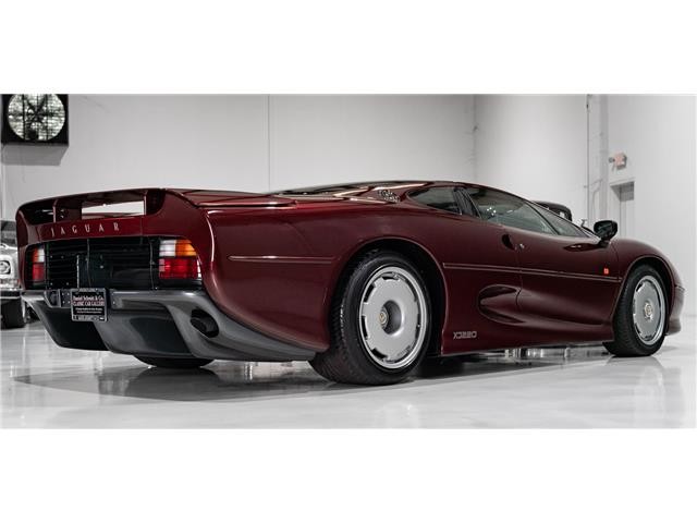 Jaguar-XJ220-1993-Coupe-13