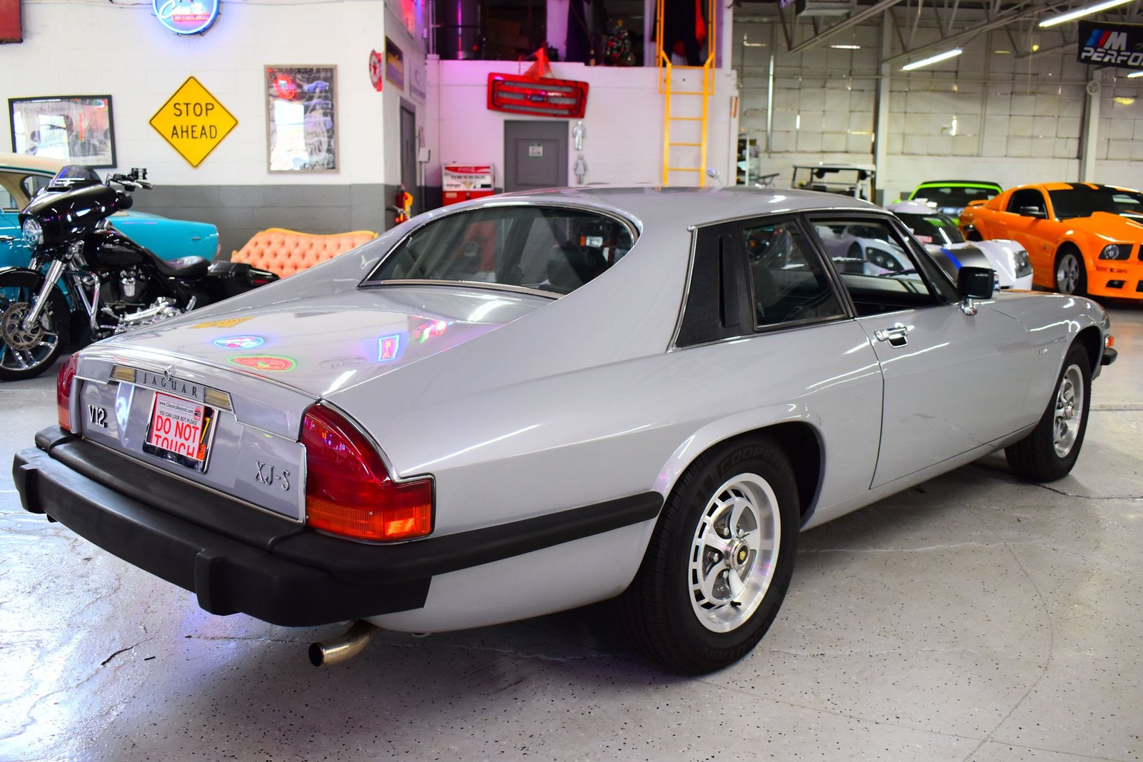 Jaguar-XJS-1978-Coupe-10