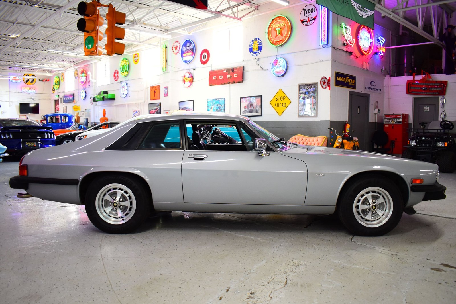 Jaguar-XJS-1978-Coupe-3