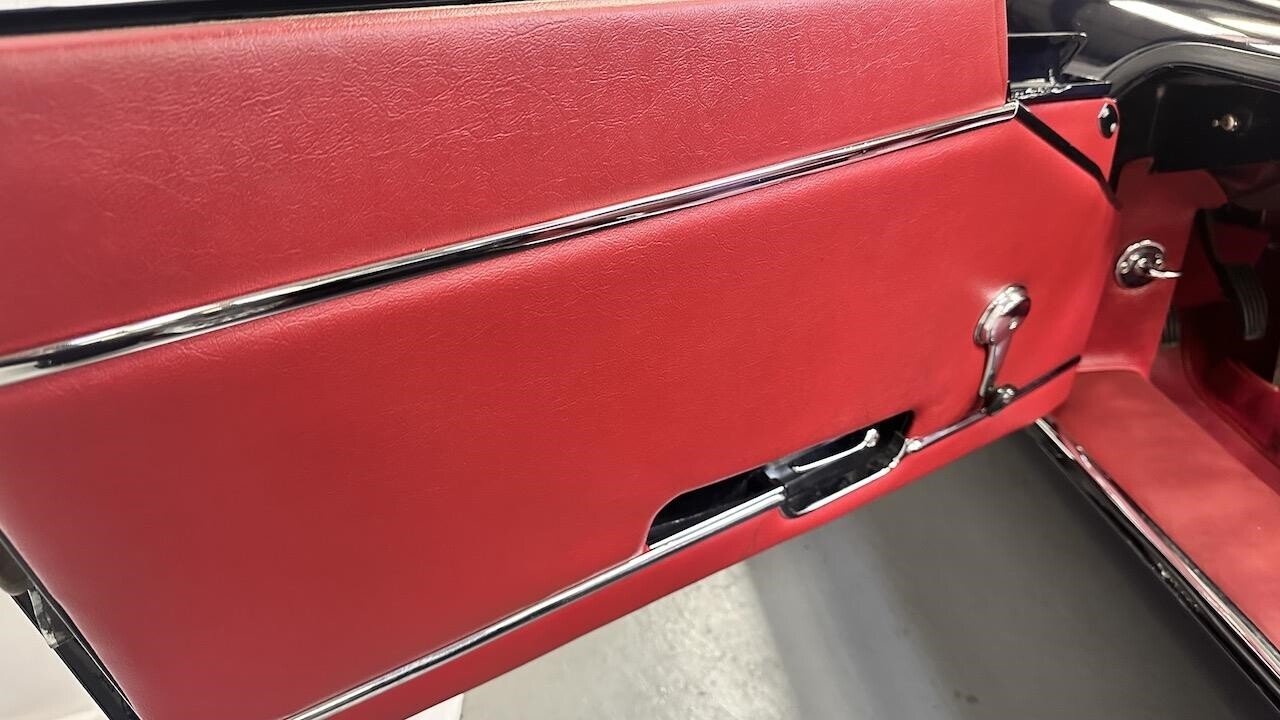 Jaguar-XK-1968-Convertible-29
