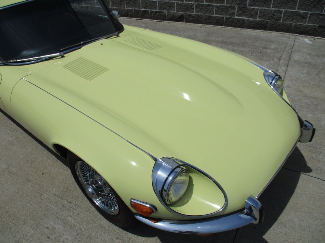 Jaguar-XKE-22-V12-1972-20