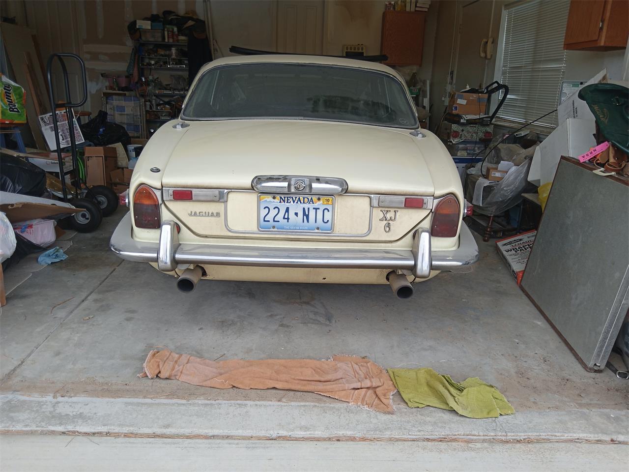 Jaguar-Xj6-1974-Yellow-Dark-Brown-10