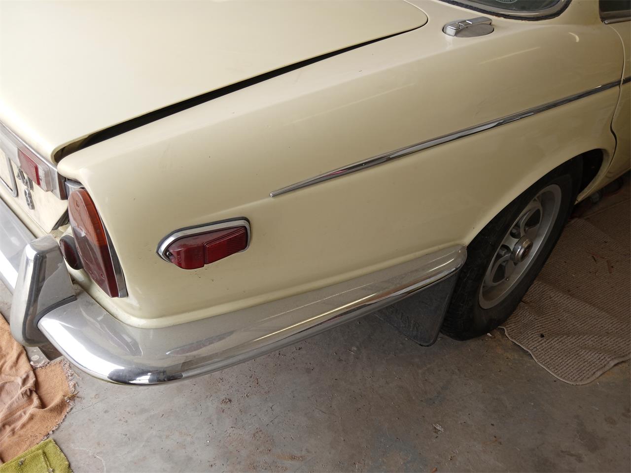 Jaguar-Xj6-1974-Yellow-Dark-Brown-13
