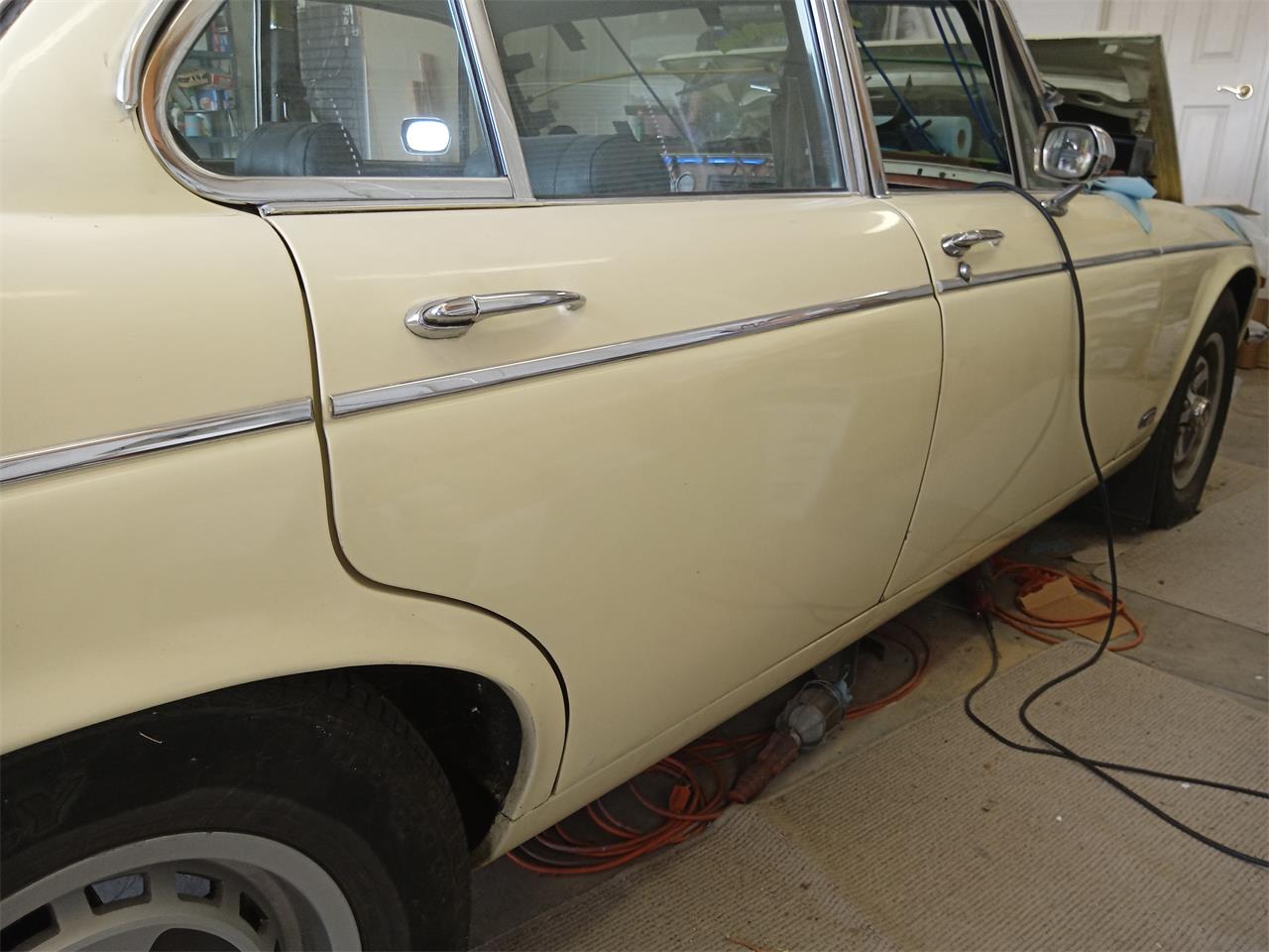 Jaguar-Xj6-1974-Yellow-Dark-Brown-14