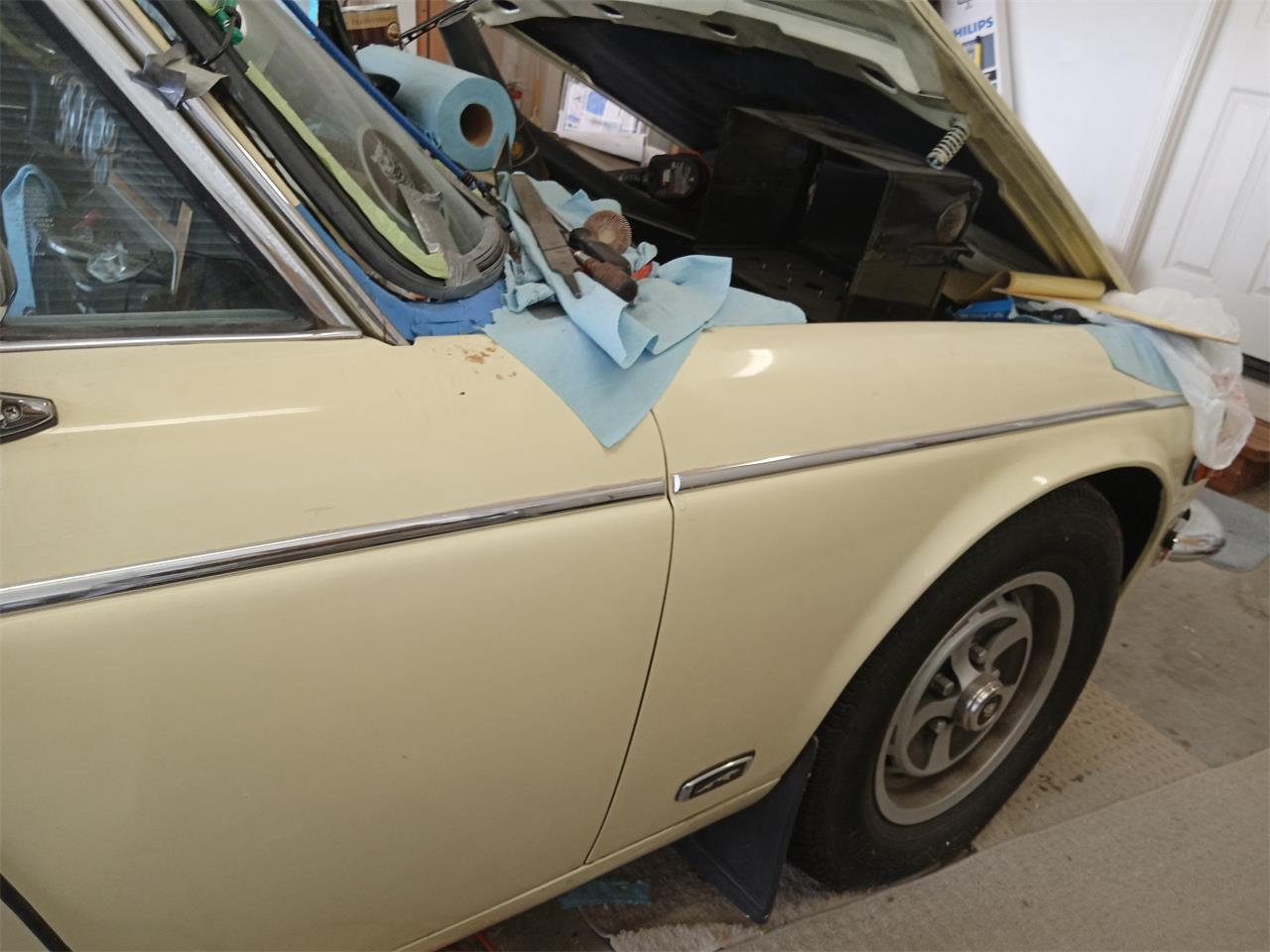 Jaguar-Xj6-1974-Yellow-Dark-Brown-15