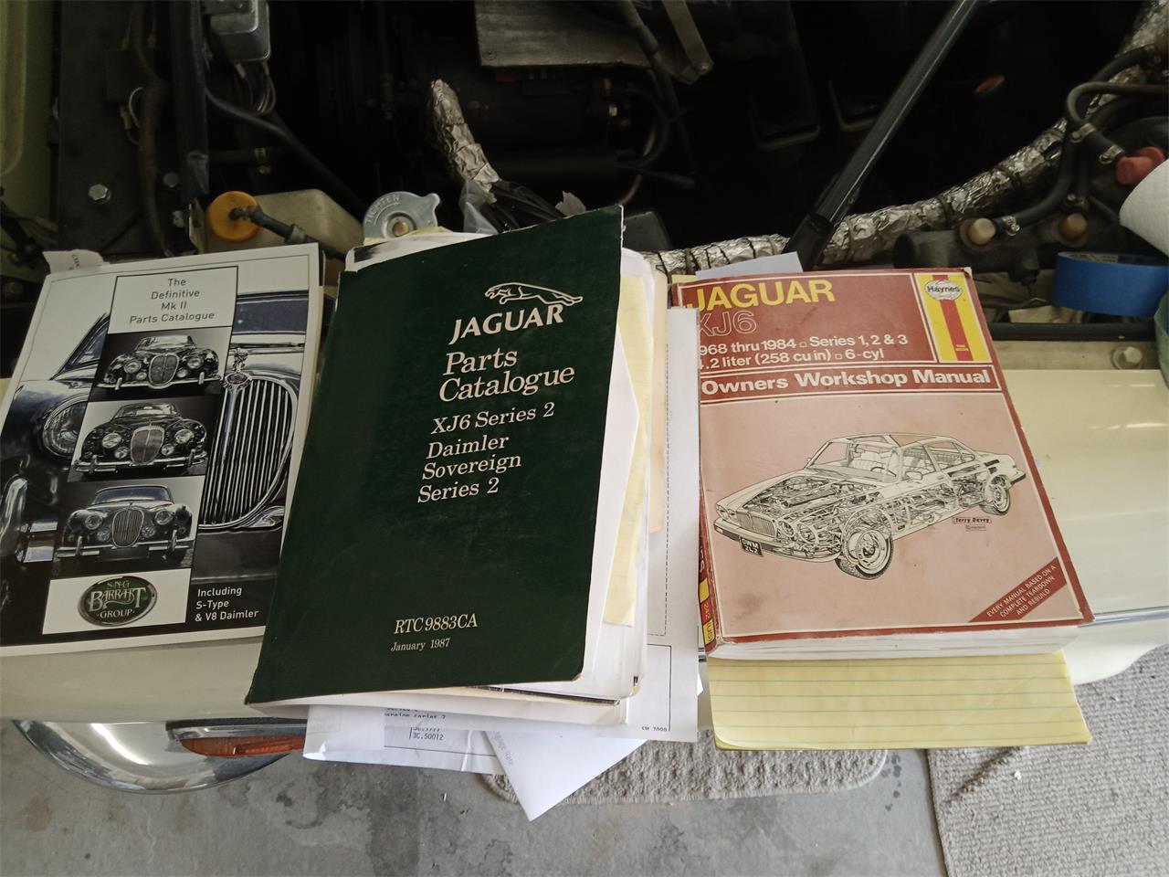 Jaguar-Xj6-1974-Yellow-Dark-Brown-20