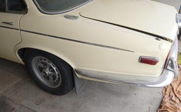 Jaguar-Xj6-1974-Yellow-Dark-Brown-26