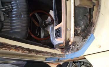 Jaguar-Xj6-1974-Yellow-Dark-Brown-45