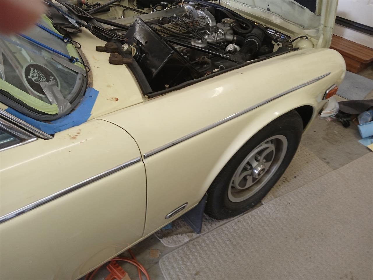 Jaguar-Xj6-1974-Yellow-Dark-Brown-47