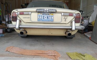 Jaguar-Xj6-1974-Yellow-Dark-Brown-49