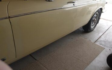 Jaguar-Xj6-1974-Yellow-Dark-Brown-58