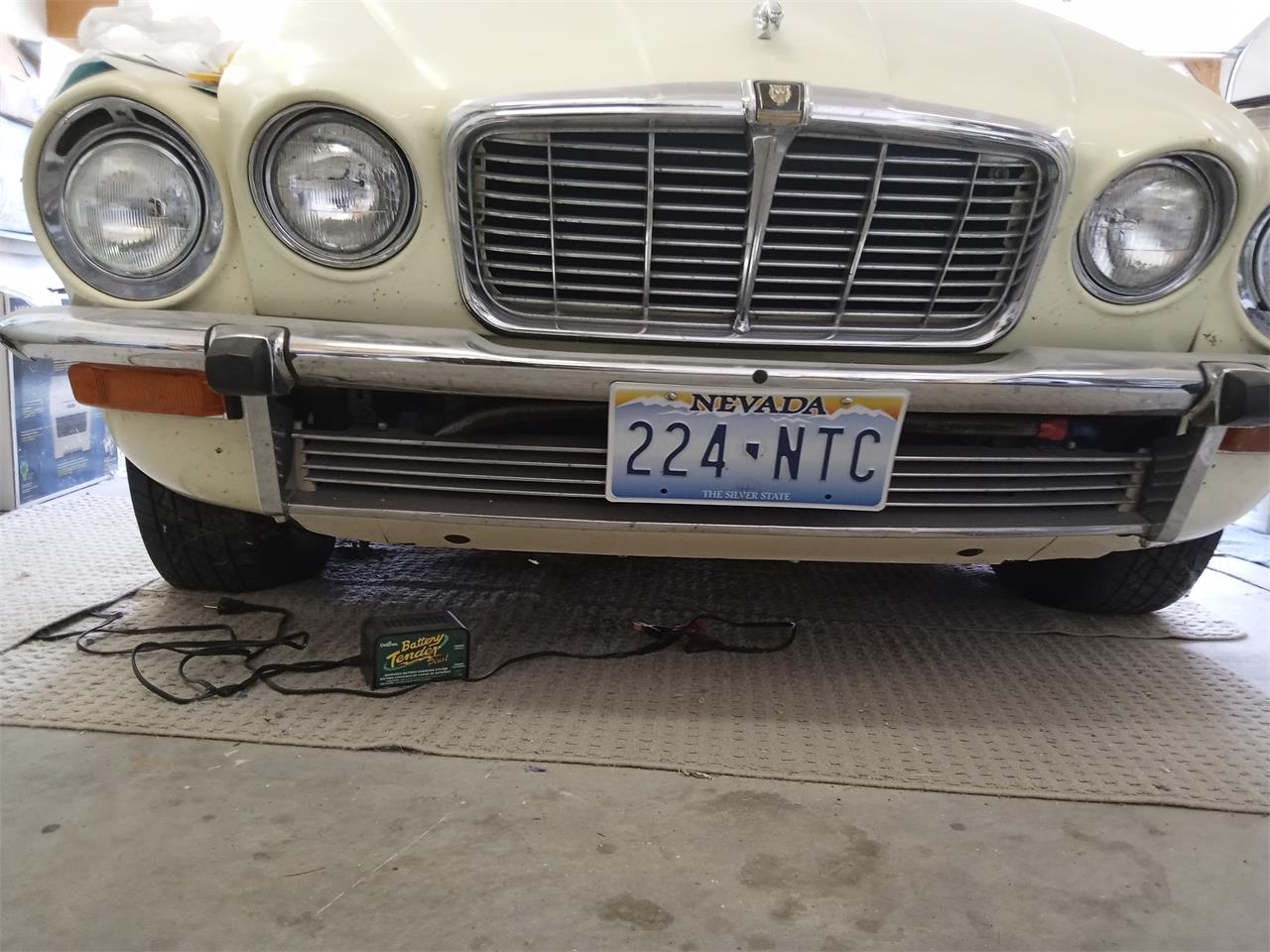 Jaguar-Xj6-1974-Yellow-Dark-Brown