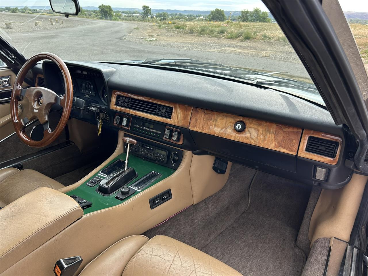 Jaguar-Xjs-1989-Black-Tan-39