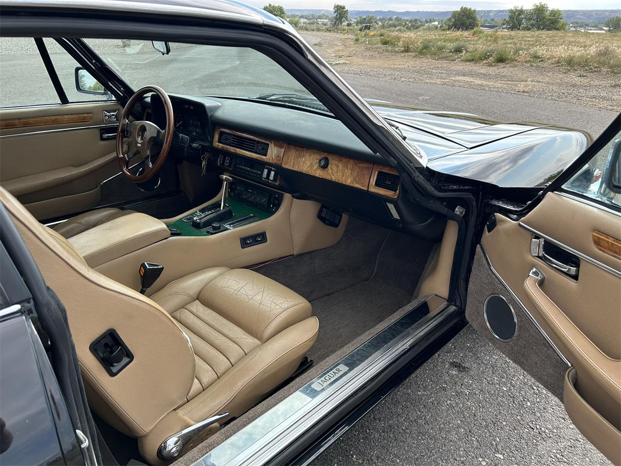Jaguar-Xjs-1989-Black-Tan-40