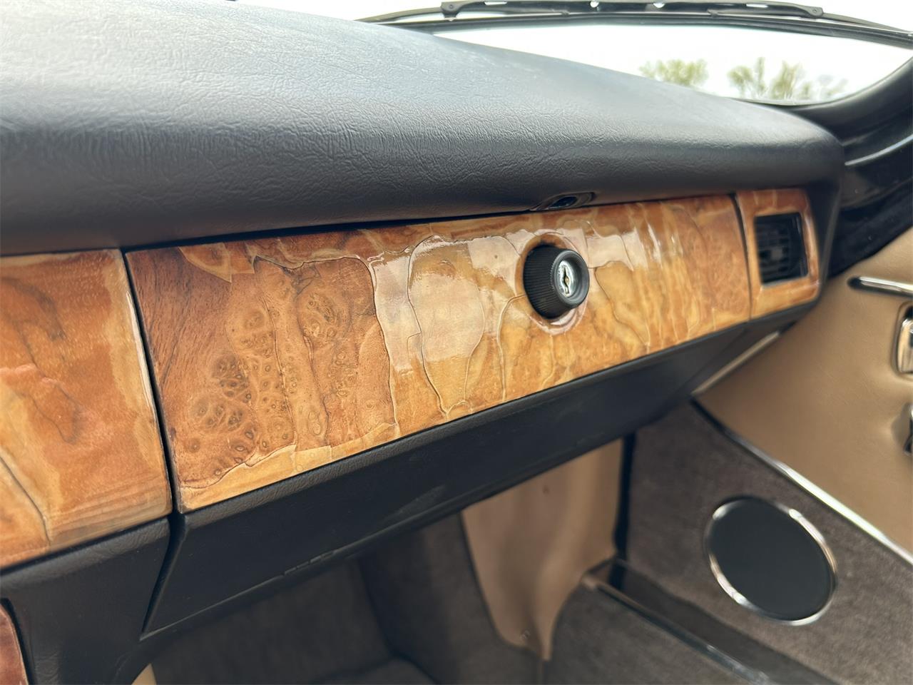 Jaguar-Xjs-1989-Black-Tan-44