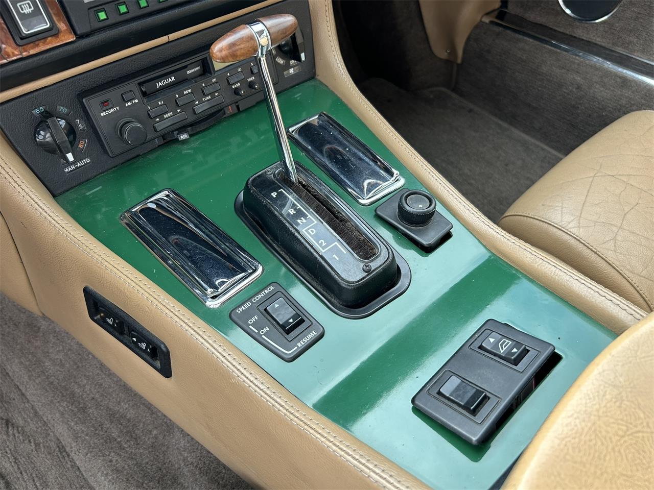 Jaguar-Xjs-1989-Black-Tan-46