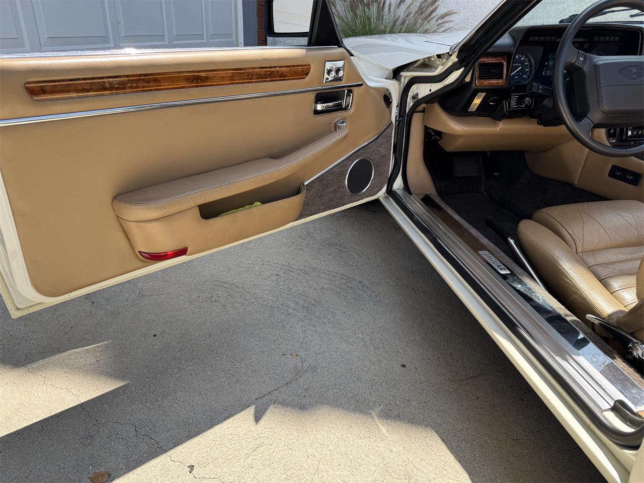 Jaguar-Xjs-1990-White-Barley-23