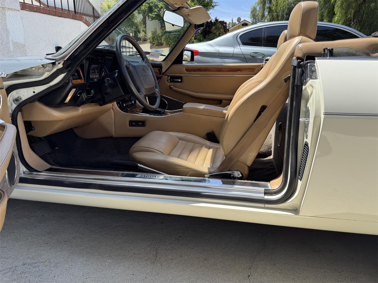 Jaguar-Xjs-1990-White-Barley-26