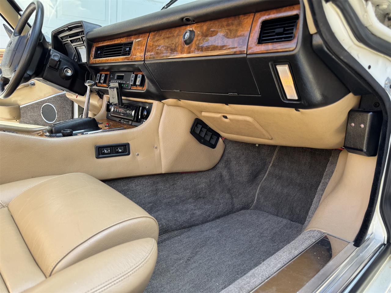 Jaguar-Xjs-1990-White-Barley-30