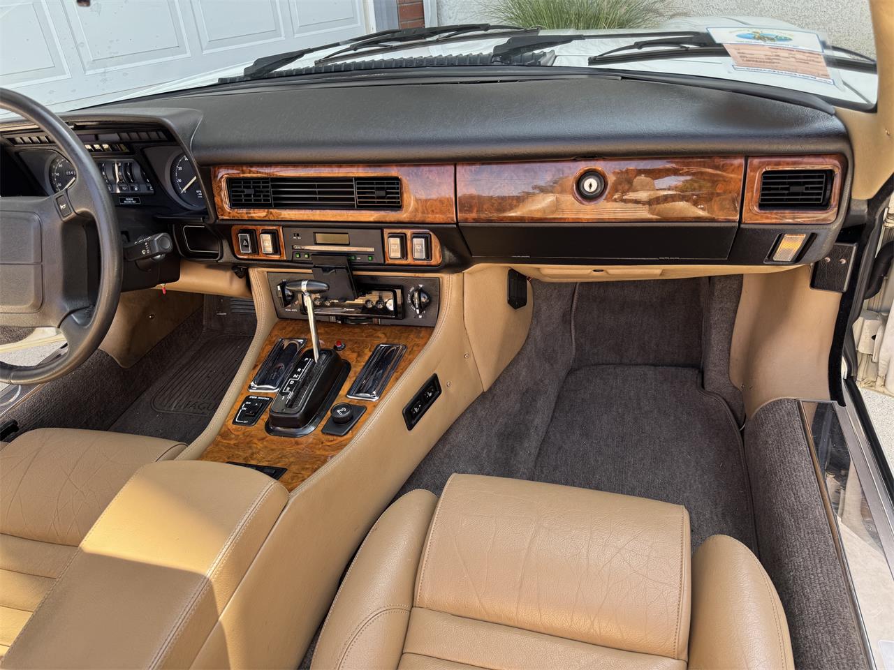 Jaguar-Xjs-1990-White-Barley-31