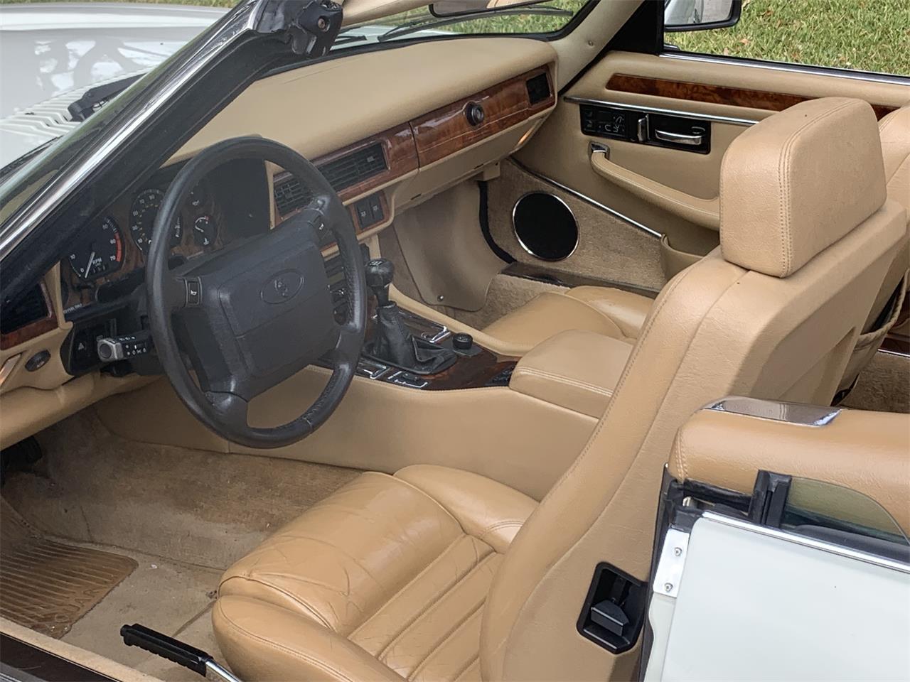Jaguar-Xjs-1993-Glacier-white-Barley-53